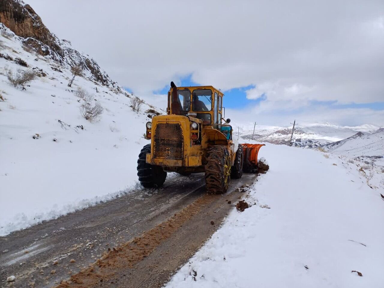 راه ارتباطی ۱۳۱ روستای آذربایجان‌غربی بازگشایی شد