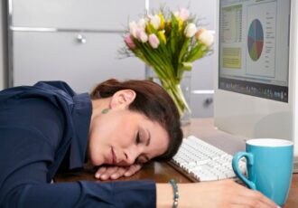 بهار بدون کسالت؛ چگونه پرخوابی فصلی را رفع کنیم؟ 