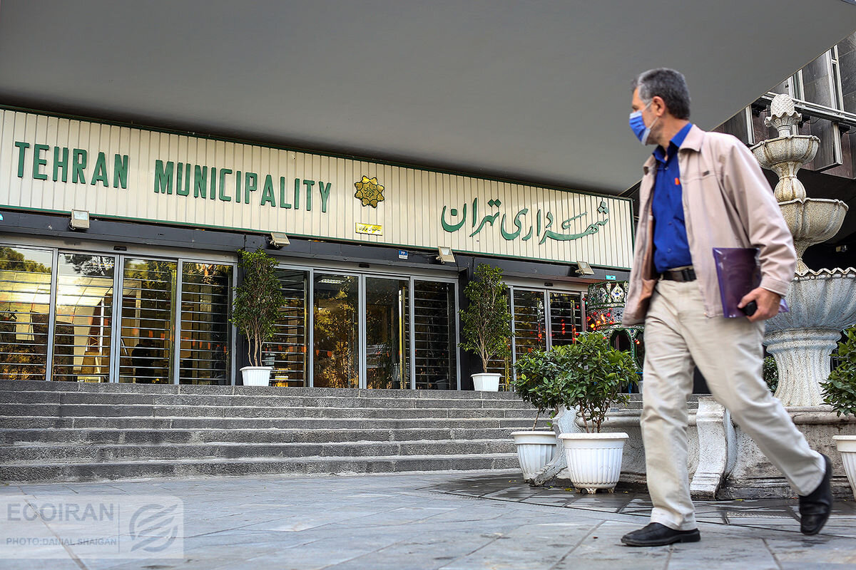 شهردارِ سوپرمن، یا قهرمانِ نمایش؟/ ماجرای شهردار ۵۰ میلیونی/ «این‌که یک نفر به عنوان سوپرمن وسط بپرد دیگر کارایی ندارد»